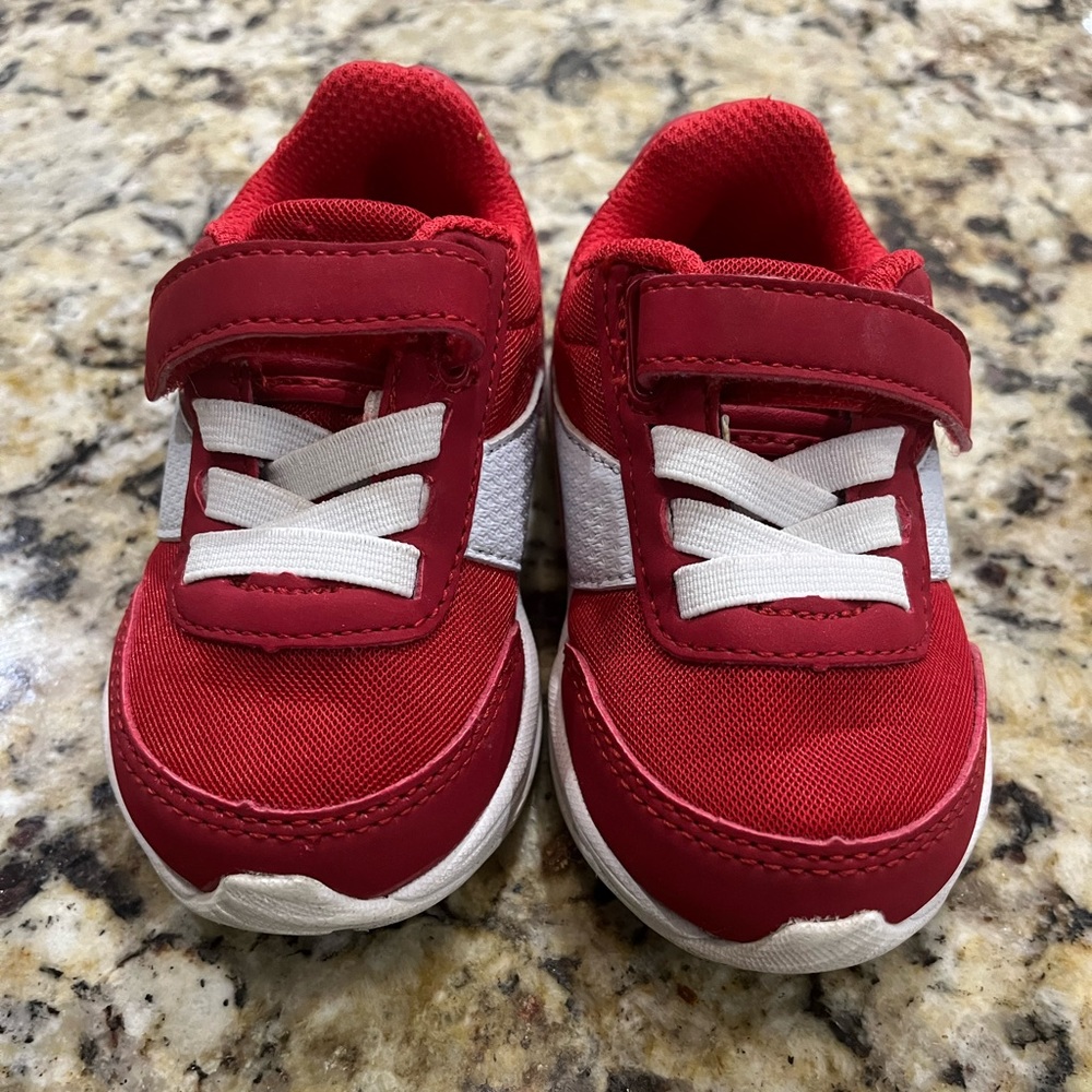 Toddler Cat & Jack red sneakers size 5